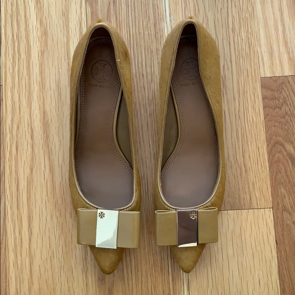 Tory Burch kitten heel pump in tan haircalf
